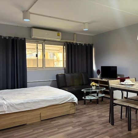 Popular Condo เมืองทองธานี Пак Крет Екстериор снимка
