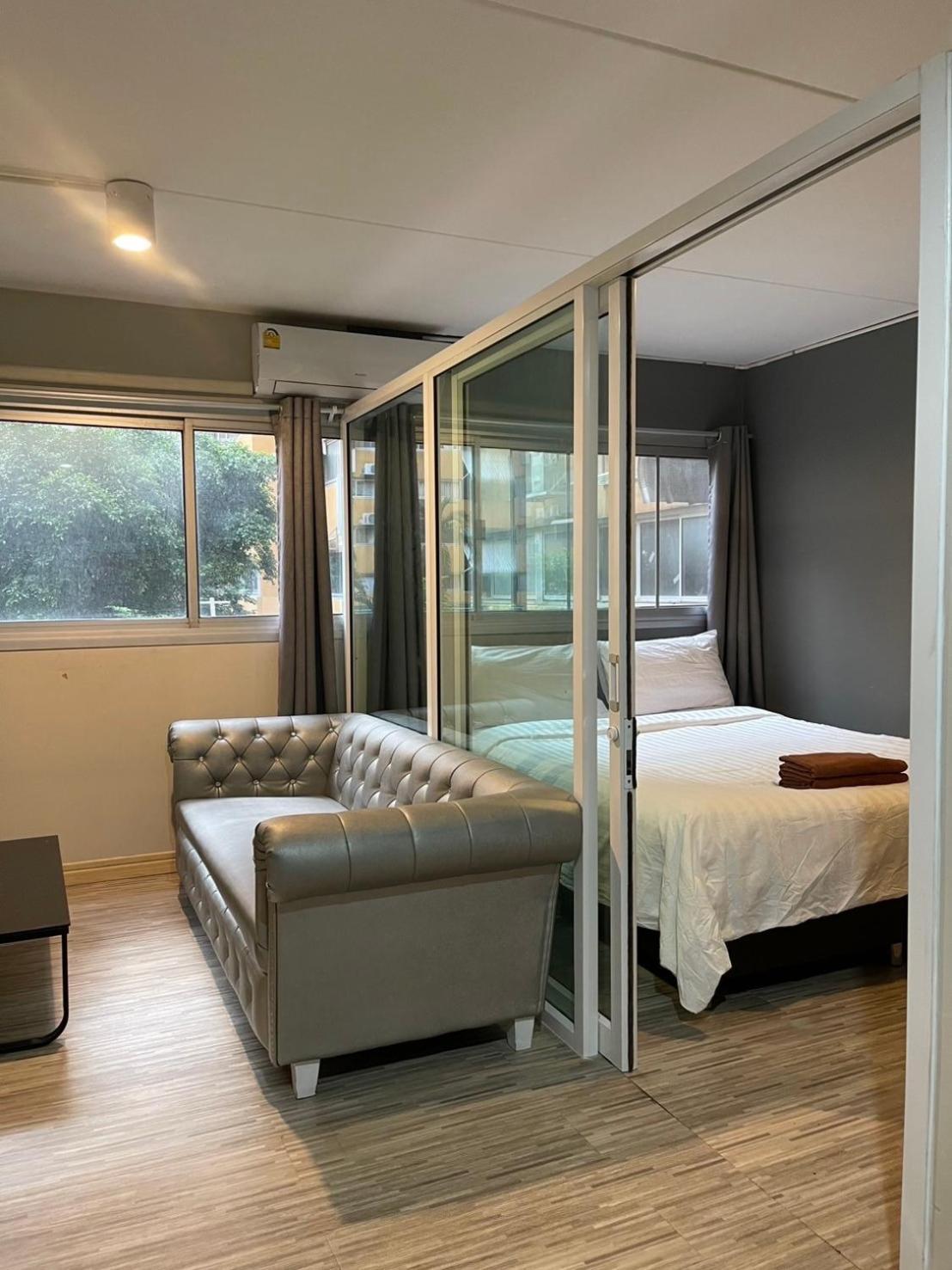 Popular Condo เมืองทองธานี Пак Крет Екстериор снимка